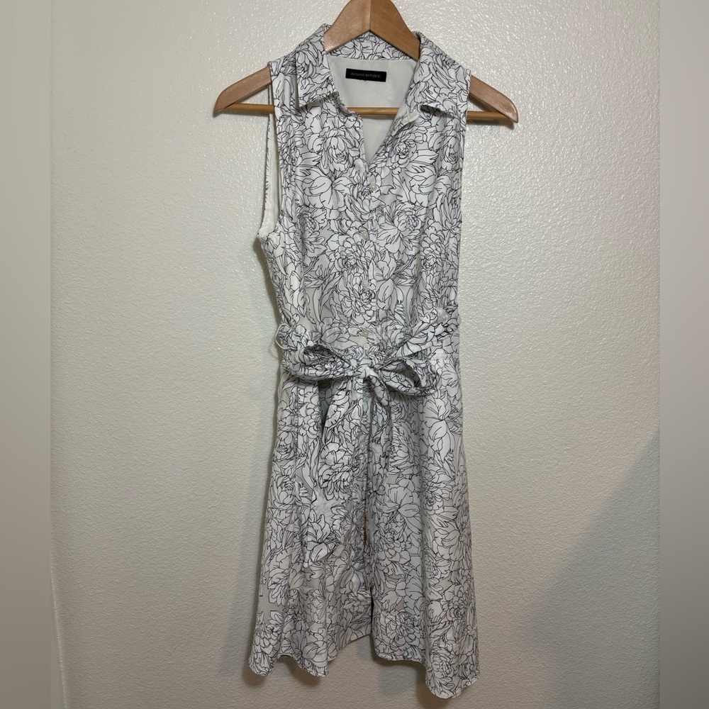 Banana Republic White and Black Floral Tie-Waist Sleeveless Shirt Dress